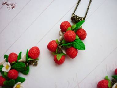Комплект с ягодами из полимерной глины ручной работы
