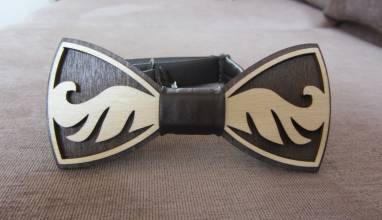 Деревянная галстук-бабочка ручной работы
