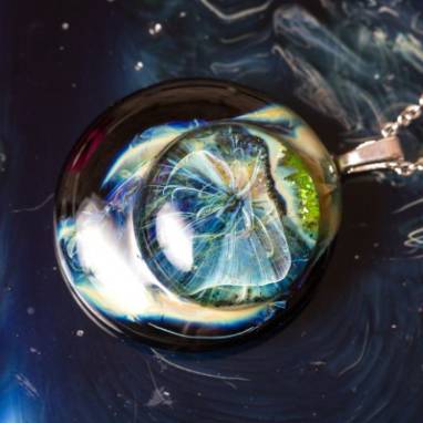 Кулон из стекла "Космическая медуза" ручной работы