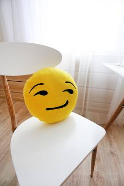 Подушка-смайлик Emoji "Хитрый" ручной работы