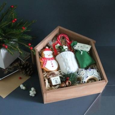 Новогодний подарочный набор в деревянной коробке ручной работы