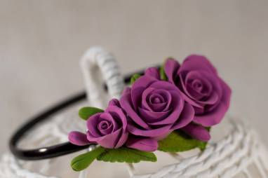 Обруч для волос "Розы в фиолете" из полимерной глины ручной работы