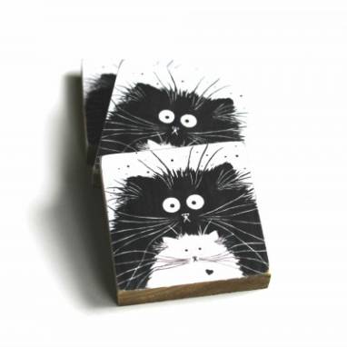 Магнит деревянный с черно-белым котиком ручной работы