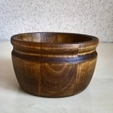 Деревянная чашка, вырезанная вручную ручной работы