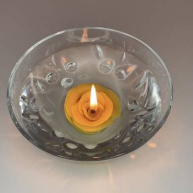 Плавающая свеча Роза ручной работы