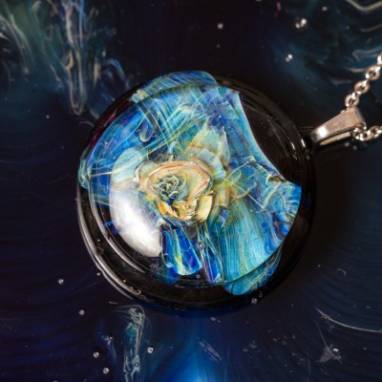 Кулон из стекла "Космический цветок" ручной работы