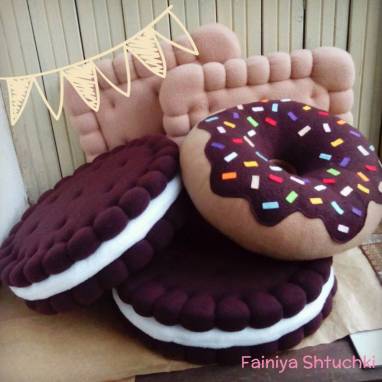 Декоративная подушка Пончик ручной работы