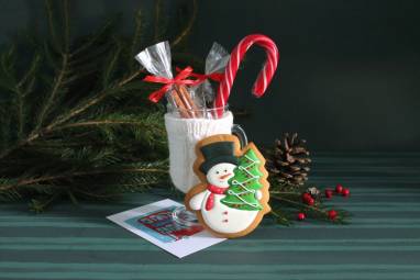 Пряник новогодний Снеговик с елочкой ручной работы