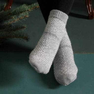 Носки вязанные с узором женские ручной работы