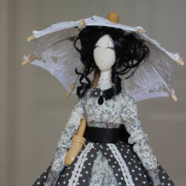 Интерьерная кукла Дама с зонтиком ручной работы