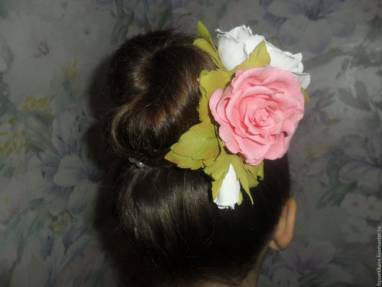 Украшение на пучок (гульку)  бело-розовые розы из фоамирана ручной работы