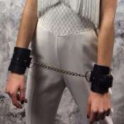 Браслеты-наручники из натуральной кожи.