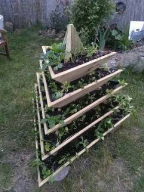 Пятиярусная клумба ручной работы