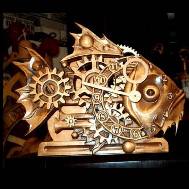 Деревянные часы "Стимпанк рыбка" ручной работы
