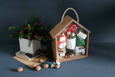 Новогодний подарочный набор в деревянной коробке ручной работы