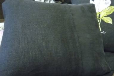 Интерьерная подушка с вышивкой "магнолия" ручной работы