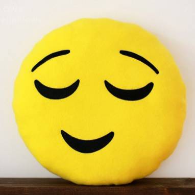 Подушка-смайлик Emoji "Спокойный" ручной работы