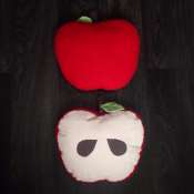 Подушка в форме яблока