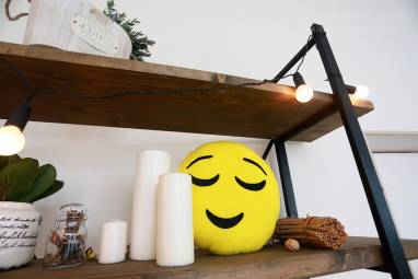 Подушка-смайлик Emoji "Спокойный" ручной работы