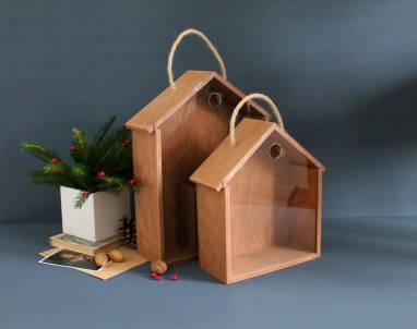 Деревянная коробка в виде домика ручной работы