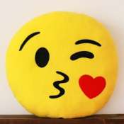 Подушка-смайлик Emoji "Поцелуй"