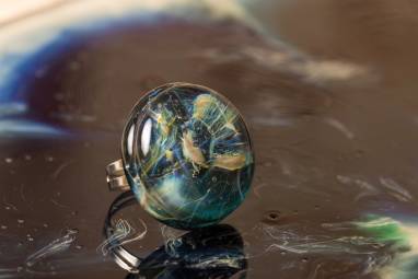 Кольцо из стекла "Рождение звезды" ручной работы
