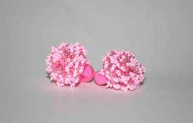 Резиночки розовые из бисера ручной работы