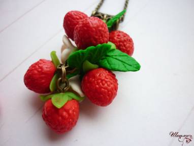 Комплект с ягодами из полимерной глины ручной работы