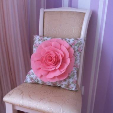 Интерьерная подушка чайная роза ручной работы