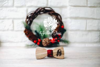 Деревянная галстук - бабочка с гравировкой ручной работы
