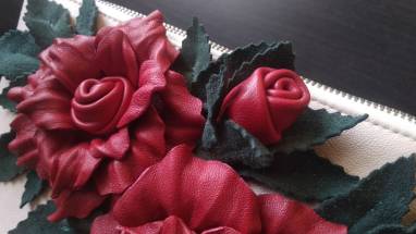 Сумка с объемными розами из натуральной кожи ручной работы
