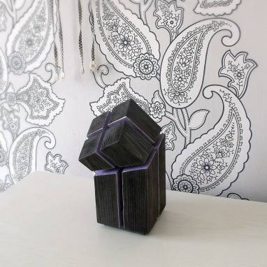 Светильник настольный из дерева INCLINE черный с фиолетовым ручной работы