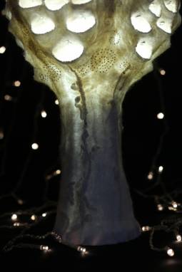 Настольный светильник "Белое дерево" ручной работы