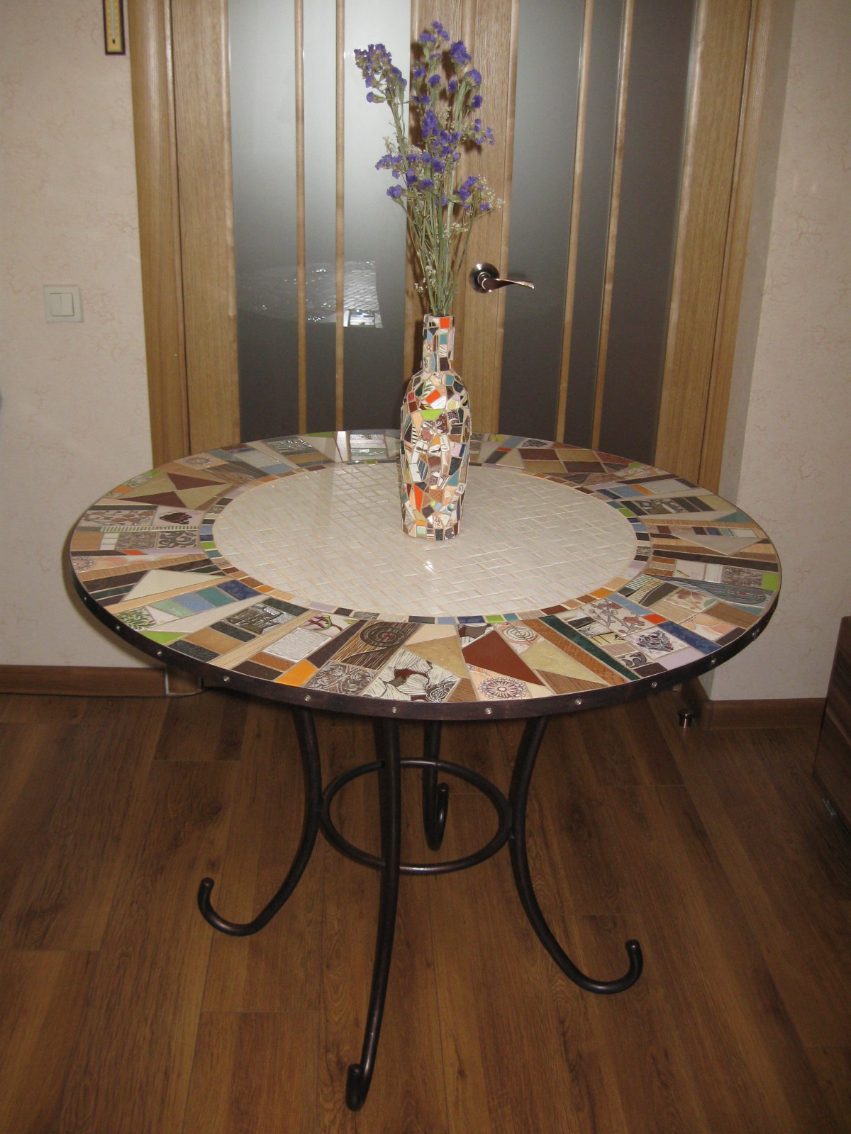 Стол с мозаикой обеденный