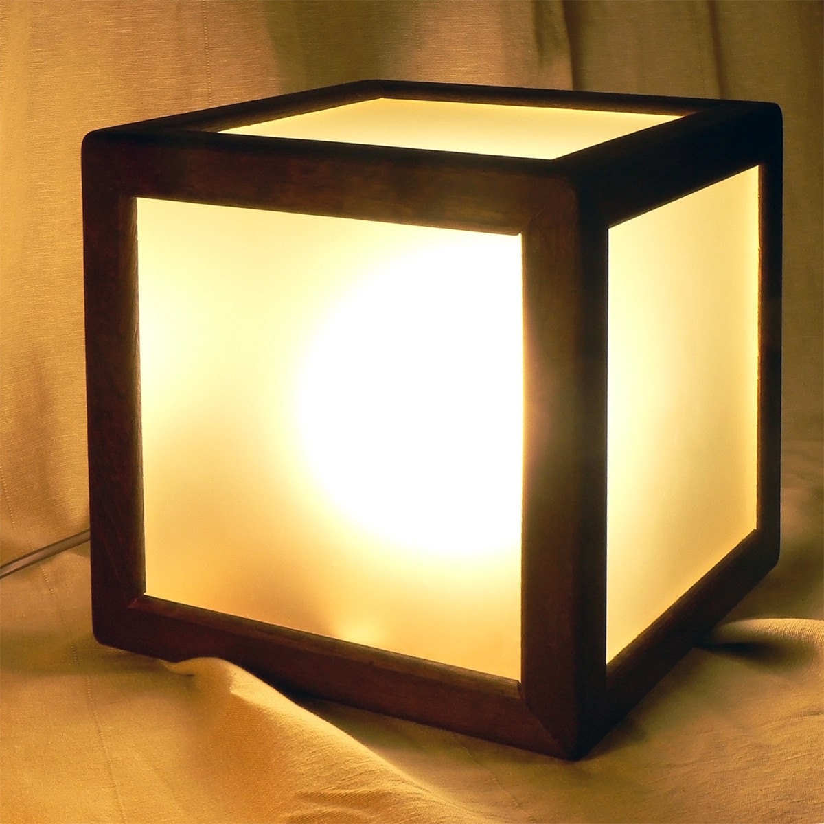 Светильник cube